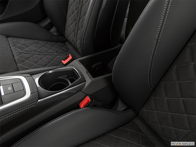 2019 Audi TT | Front center divider