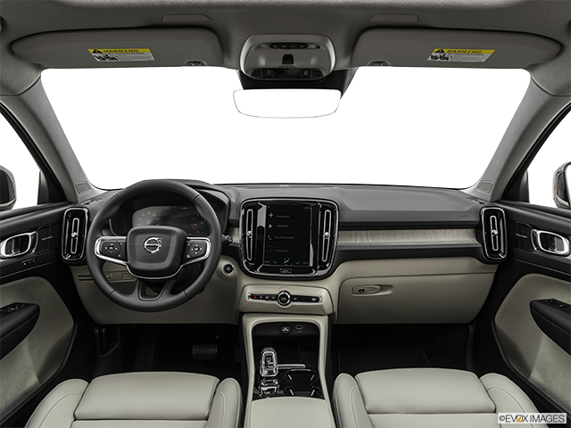 2019 Volvo XC40 | Centered wide dash shot