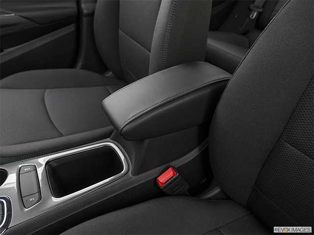 2019 Chevrolet Cruze | Front center console with closed lid, from driver’s side looking down