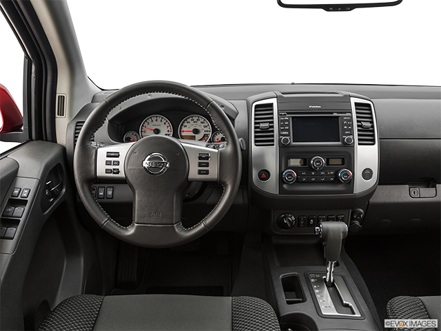 2022 Nissan Frontier | Steering wheel/Center Console