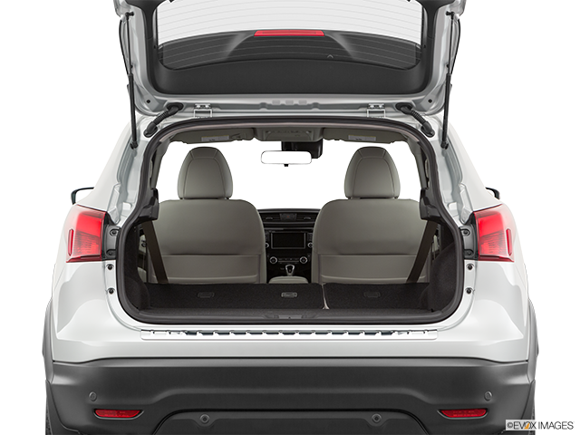2019 Nissan Qashqai | Hatchback & SUV rear angle