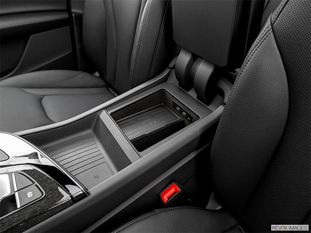 2019 Audi Q7 | Front center divider