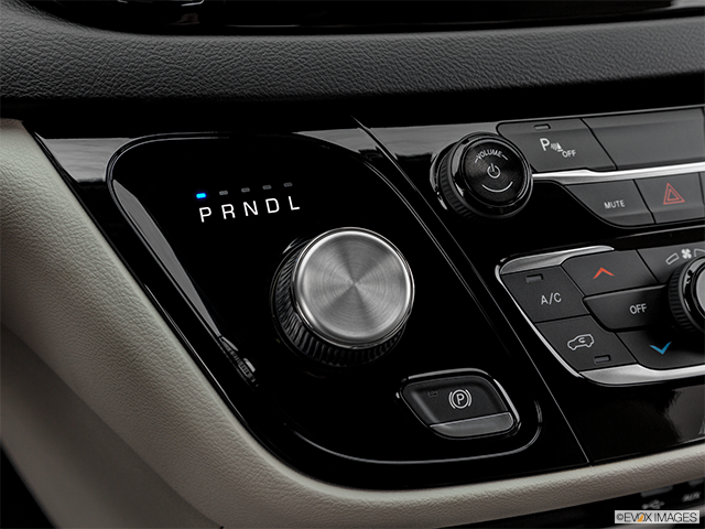 2019 Chrysler Pacifica Hybrid | Gear shifter/center console