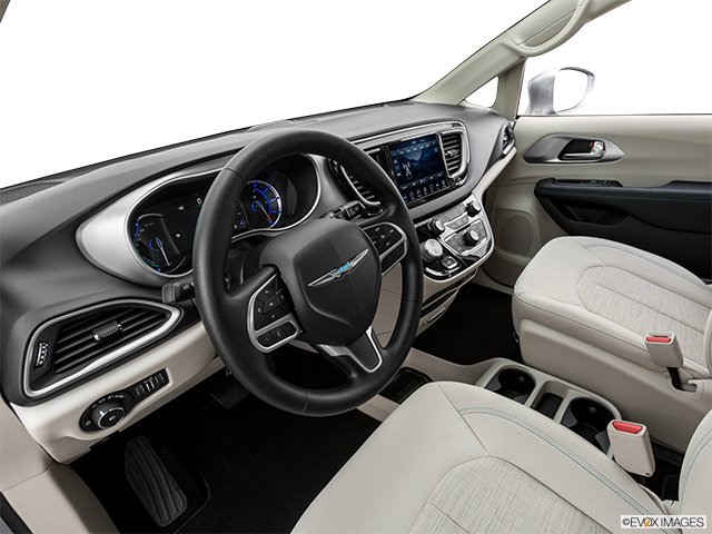 2019 Chrysler Pacifica Hybrid | Interior Hero (driver’s side)