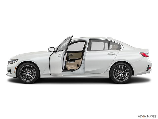 2019 BMW Série 3 | Driver's side profile with drivers side door open