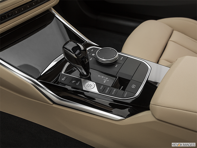 2019 BMW 3 Series | Gear shifter/center console