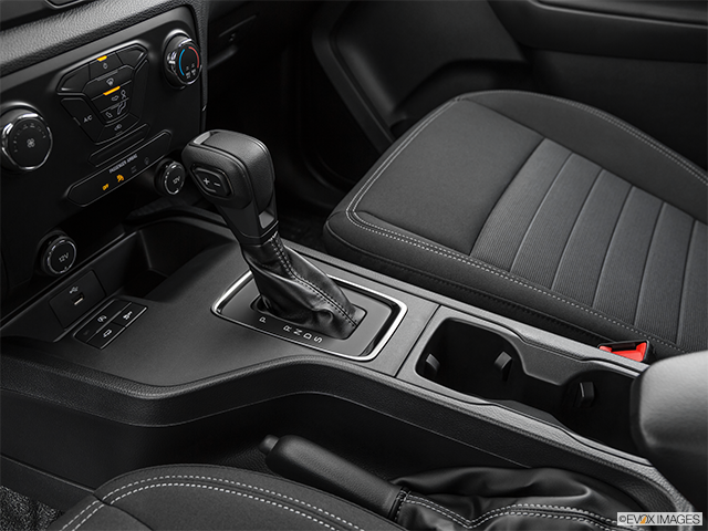 2019 Ford Ranger | Gear shifter/center console