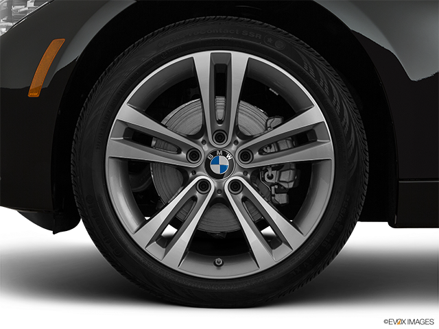 2019 BMW 3 Series | Front Drivers side wheel at profile