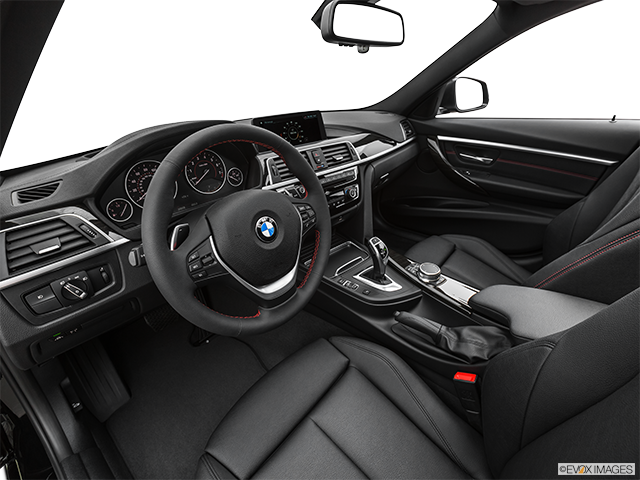 2019 BMW Série 3 | Interior Hero (driver’s side)