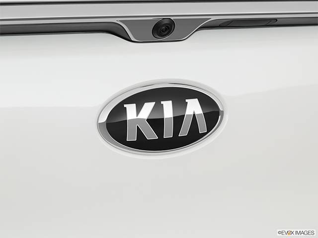 2019 Kia Cadenza | Rear manufacturer badge/emblem