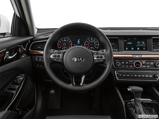 2019 Kia Cadenza | Steering wheel/Center Console