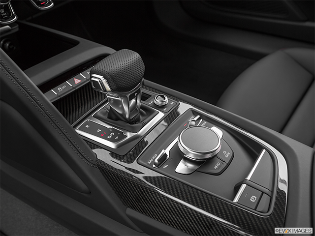 2021 Audi R8 | Gear shifter/center console