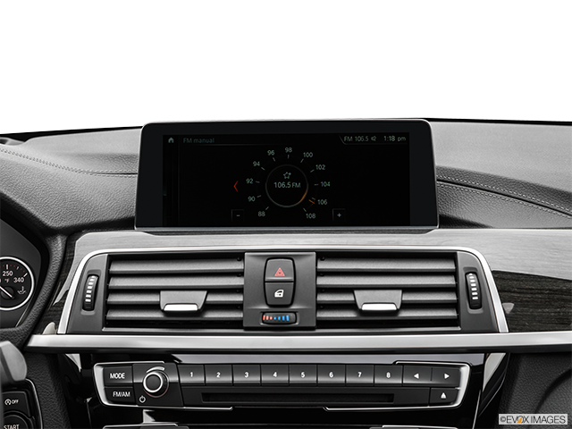 2022 BMW 4 Series | Closeup of radio head unit