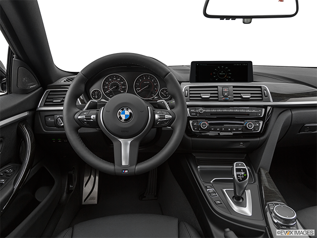 2022 BMW 4 Series | Steering wheel/Center Console