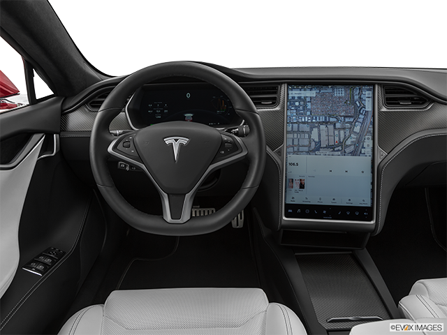 2019 Tesla Model S | Steering wheel/Center Console