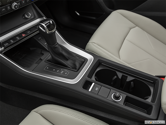 2019 Audi Q3 | Gear shifter/center console