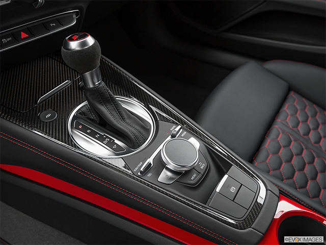 2019 Audi TT RS | Gear shifter/center console
