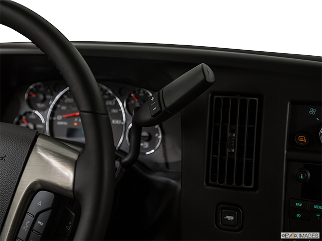 2021 GMC Savana | Gear shifter/center console
