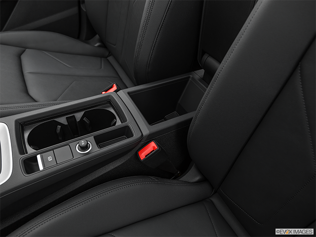 2019 Audi Q3 | Front center divider