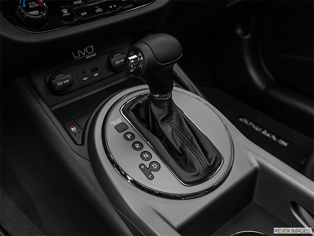 2015 Kia Sportage | Gear shifter/center console