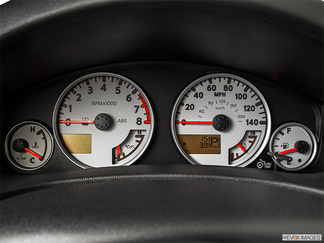 2015 Nissan Xterra | Speedometer/tachometer