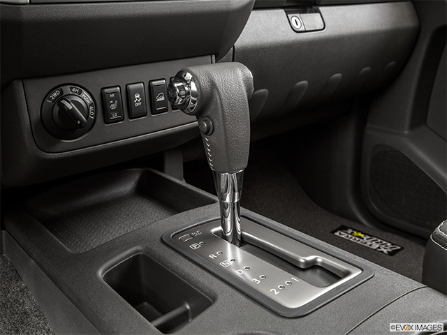 2015 Nissan Xterra | Gear shifter/center console