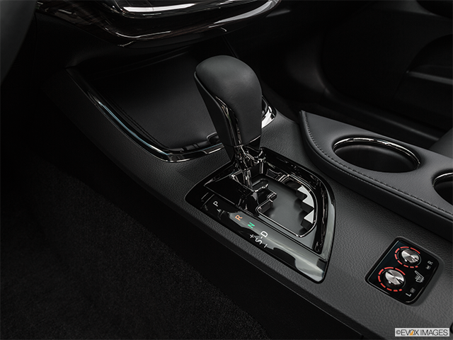 2015 Toyota Avalon | Gear shifter/center console