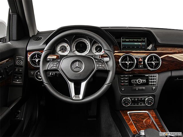 2015 Mercedes-Benz GLK-Class | Steering wheel/Center Console