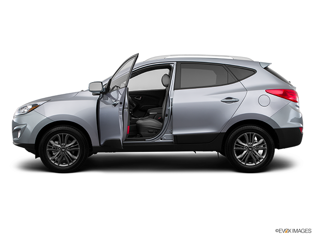 2015 Hyundai Tucson | Driver's side profile with drivers side door open