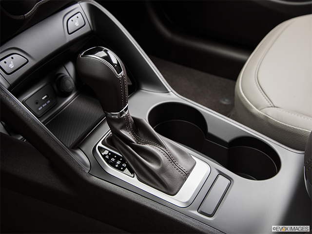 2015 Hyundai Tucson | Gear shifter/center console