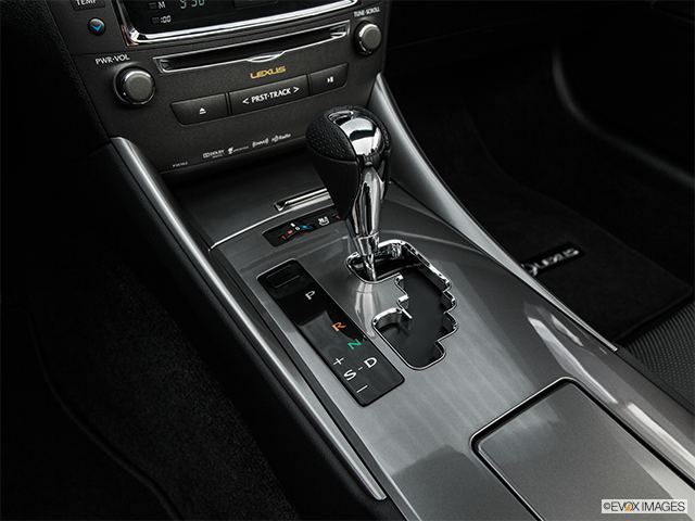 2015 Lexus IS 250C | Gear shifter/center console