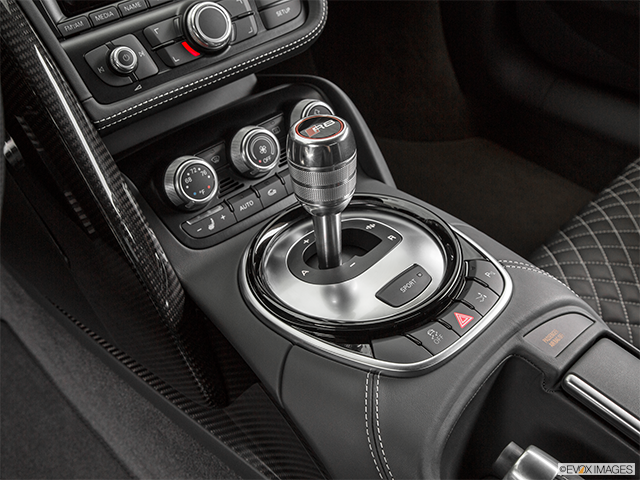 2015 Audi R8 | Gear shifter/center console