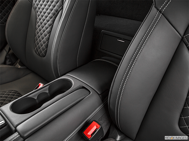 2015 Audi R8 | Front center console with closed lid, from driver’s side looking down