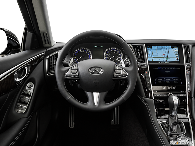2015 Infiniti Q50 | Steering wheel/Center Console