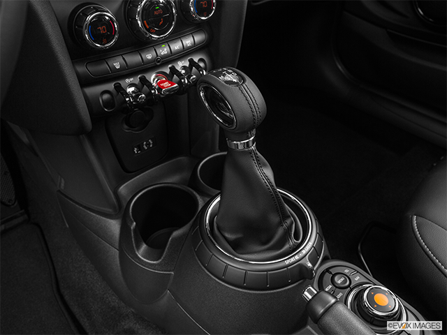 2015 MINI Cooper | Gear shifter/center console