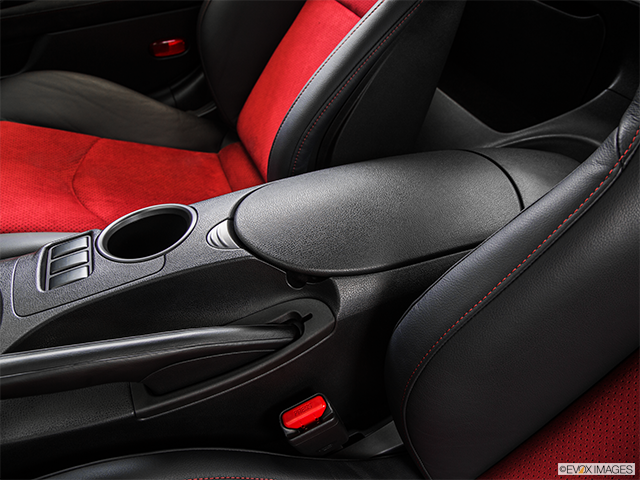 2015 Nissan 370Z | Front center console with closed lid, from driver’s side looking down