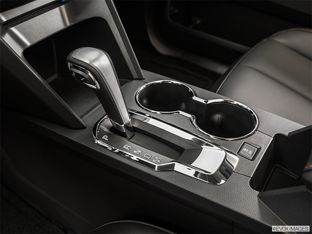 2015 Chevrolet Equinox | Gear shifter/center console