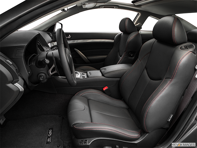 2015 Infiniti Q60 Coupé | Front seats from Drivers Side