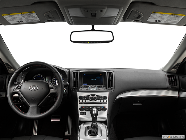2015 Infiniti Q60 Coupé | Centered wide dash shot