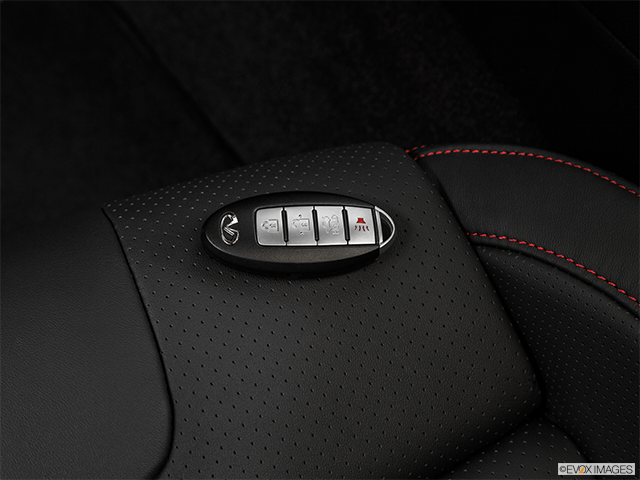 2015 Infiniti Q60 Coupé | Key fob on driver’s seat