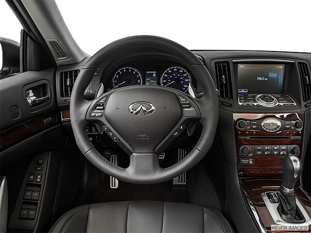 2015 Infiniti Q60 Convertible | Steering wheel/Center Console