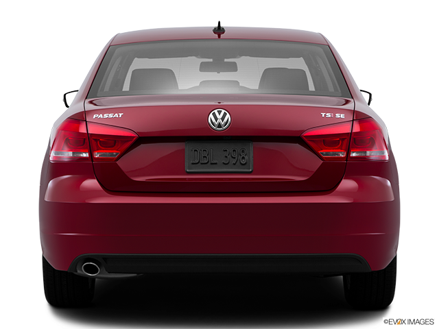 2015 Volkswagen Passat | Low/wide rear