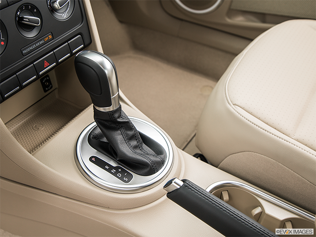 2015 Volkswagen The Beetle Classic | Gear shifter/center console