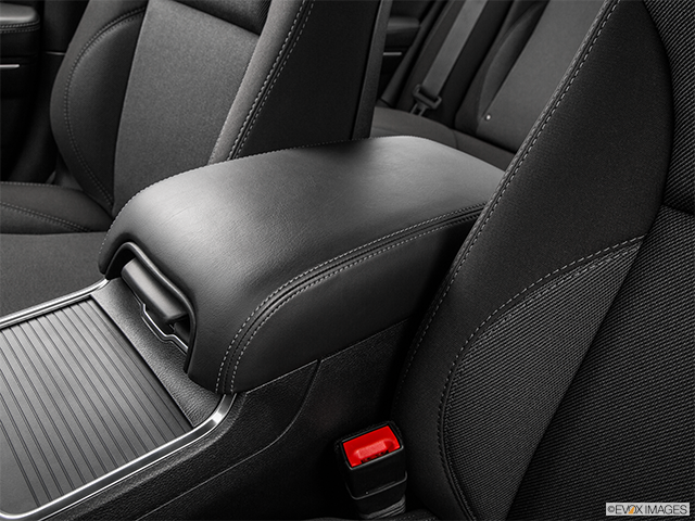 2015 Dodge Charger | Front center console with closed lid, from driver’s side looking down