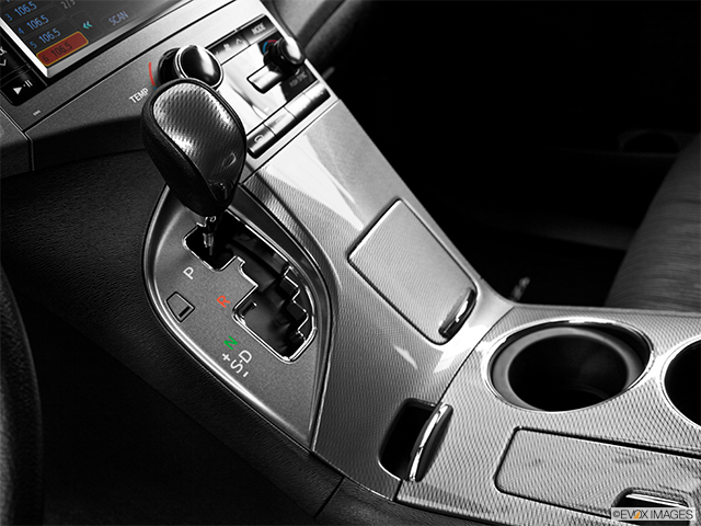 2015 Toyota Venza | Gear shifter/center console