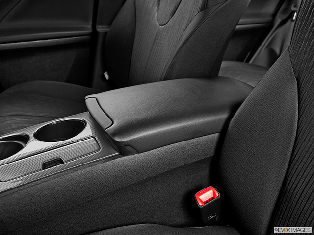 2015 Toyota Venza | Front center console with closed lid, from driver’s side looking down