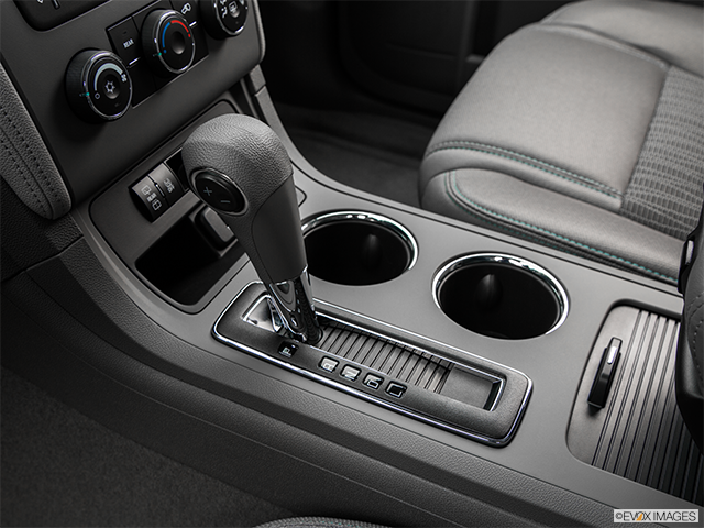 2015 Chevrolet Traverse | Gear shifter/center console
