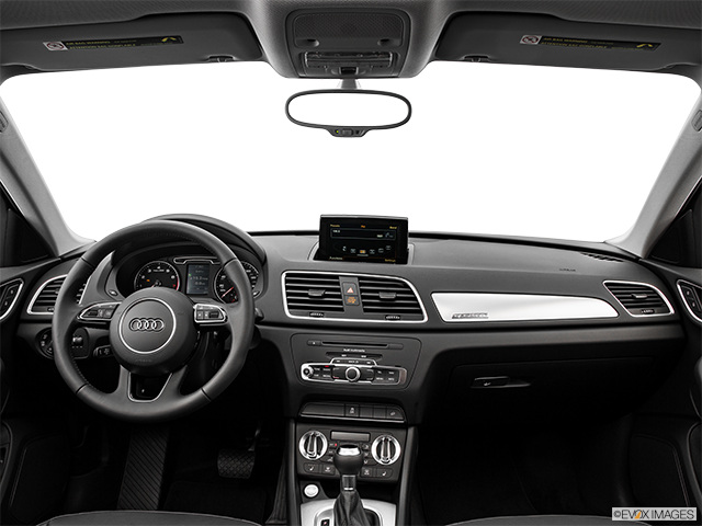 2015 Audi Q3 | Centered wide dash shot