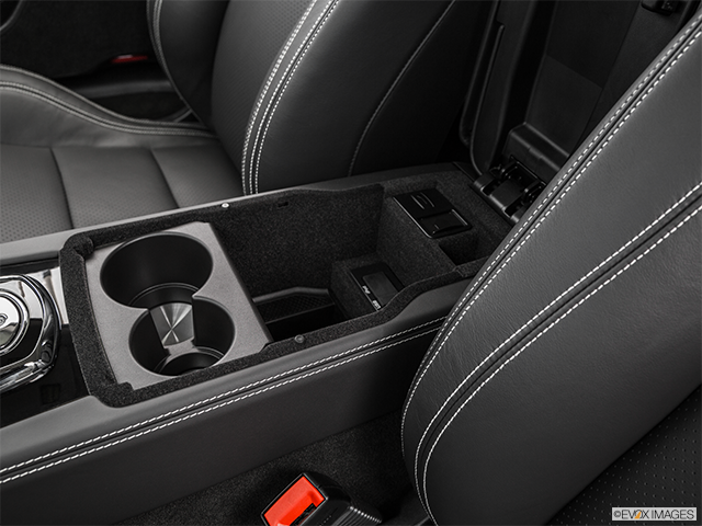 2015 Jaguar XK | Front center divider