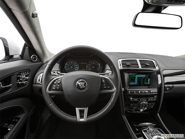 2015 Jaguar XK | Steering wheel/Center Console